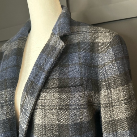 100% lambswool, Ralph Lauren, blazer size 10 blue and gray plaid - Picture 2 of 7